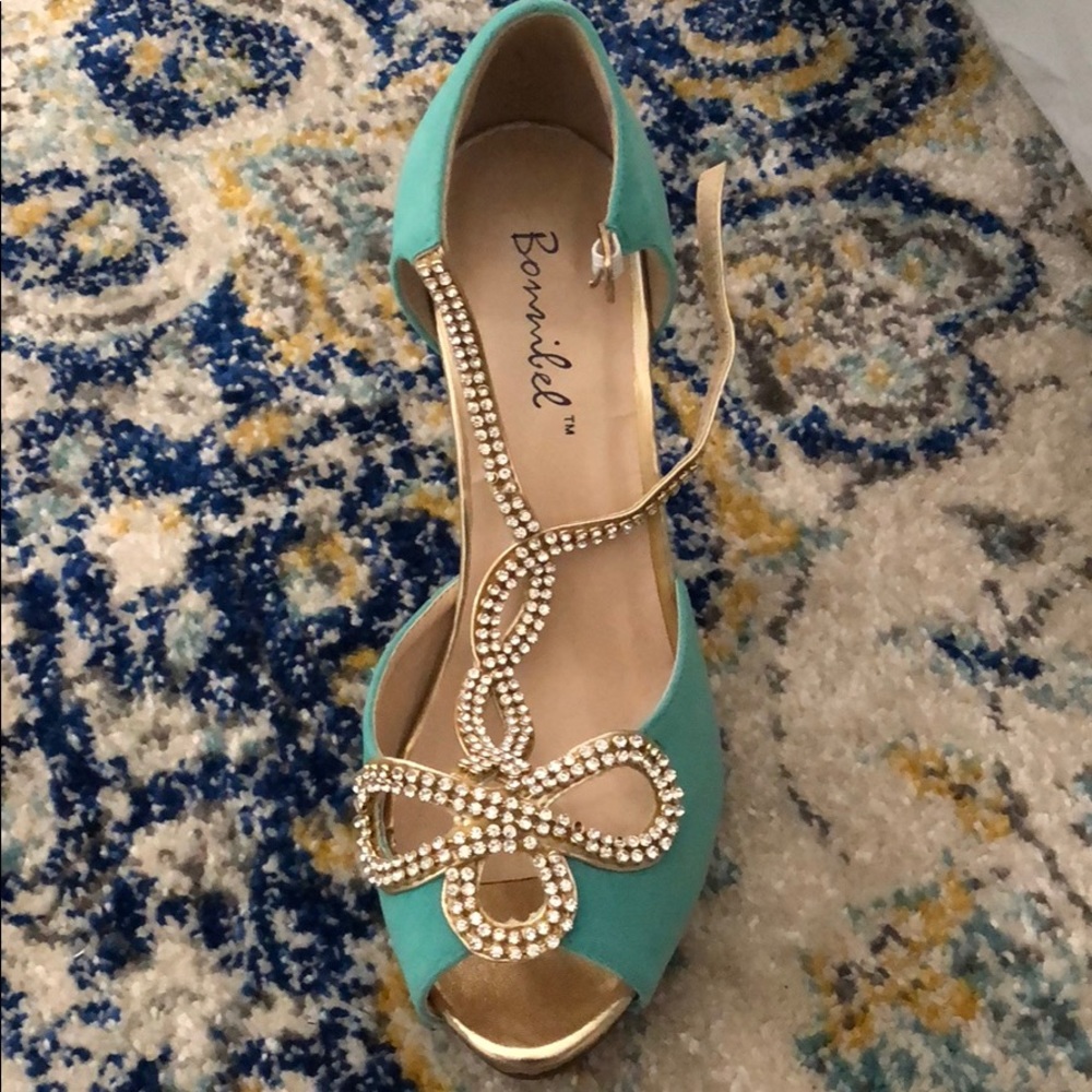 Heels - Picture 2 of 3